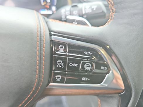 Used 2025 Jeep Grand Cherokee Summit AWD/4WD image 19