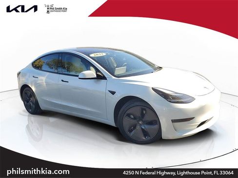 Used 2022 Tesla Model 3 Long Range image 1