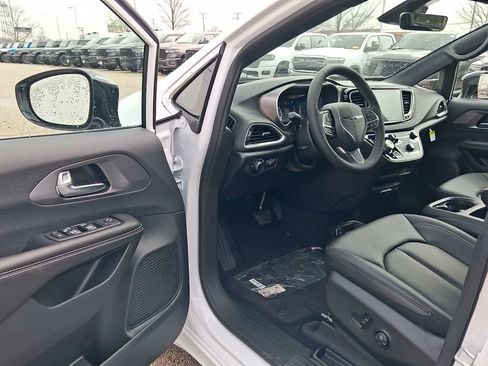 New 2026 Chrysler Voyager LX image 20