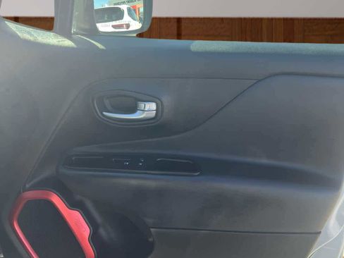 Used 2018 Jeep Renegade Trailhawk w/ UConnect 8.4 Nav Group image 14