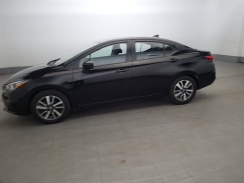 Used 2021 Nissan Versa SV FWD image 2