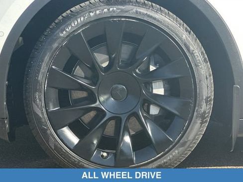 Used 2021 Tesla Model Y Long Range AWD/4WD image 28