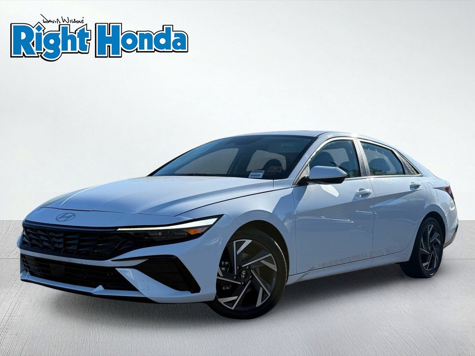 Used 2025 Hyundai Elantra SEL FWD image 2