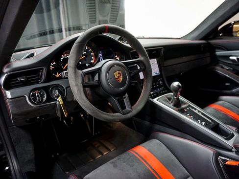 Used 2018 Porsche 911 GT3 RWD image 9