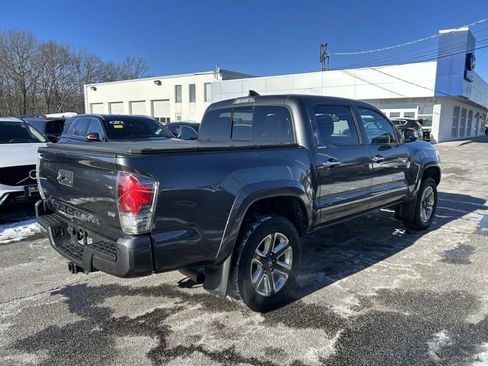 Used 2019 Toyota Tacoma Limited image 3