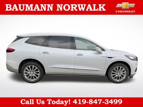 Used 2019 Buick Enclave Premium w/ LPO, Luxury Package AWD/4WD image 8