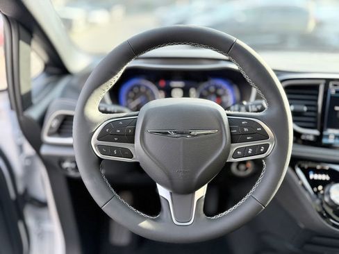 New 2026 Chrysler Pacifica Select image 6