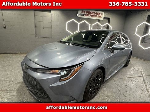 Used 2020 Toyota Corolla LE image 1