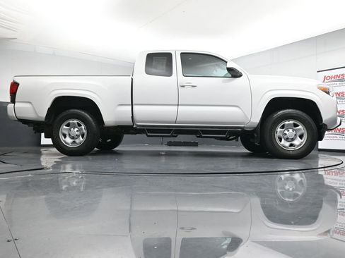 Used 2022 Toyota Tacoma SR w/ SR Convenience Package AWD/4WD image 35