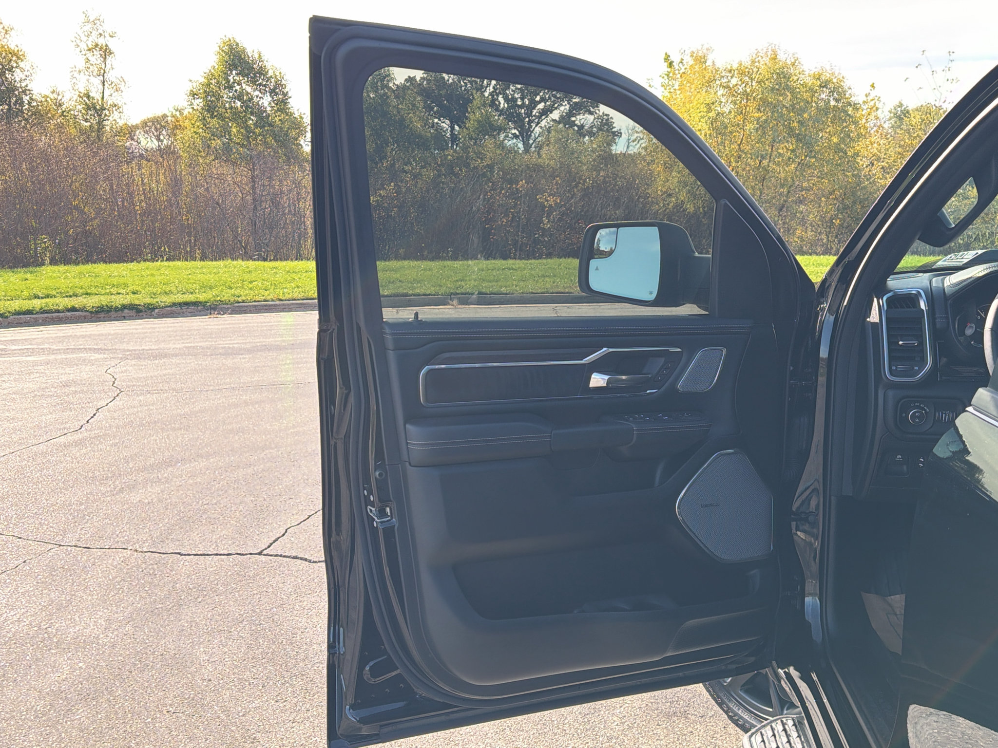Used 2025 RAM 1500 Laramie w/ Night Edition AWD/4WD image 10