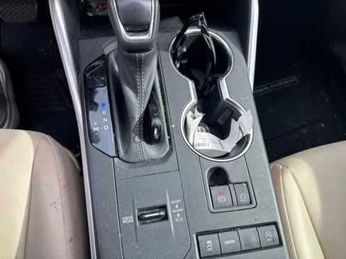 Used 2022 Toyota Highlander XLE FWD image 14