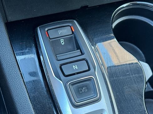 Used 2018 Honda Pilot Touring image 17