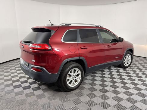 Used 2016 Jeep Cherokee Latitude w/ Comfort/Convenience Group AWD/4WD image 9