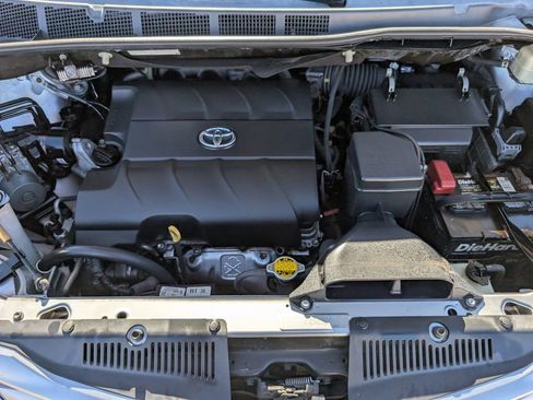 Used 2015 Toyota Sienna LE image 28