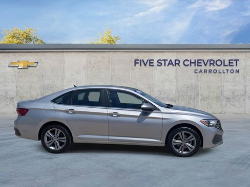 Used 2023 Volkswagen Jetta SE FWD image 9