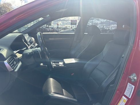 Used 2018 Honda Accord Sport image 9