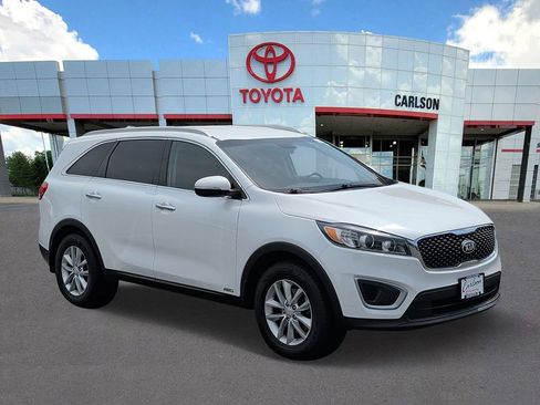 Used 2017 Kia Sorento AWD w/ LX Convenience Package image 2