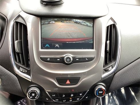 Used 2018 Chevrolet Cruze LT w/ Convenience Package image 22