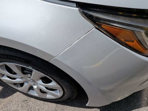 Used 2020 Toyota Corolla LE FWD image 9