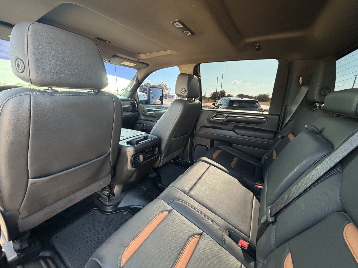 Used 2024 GMC Sierra 2500 AT4 w/ AT4 Premium Plus Package AWD/4WD image 31
