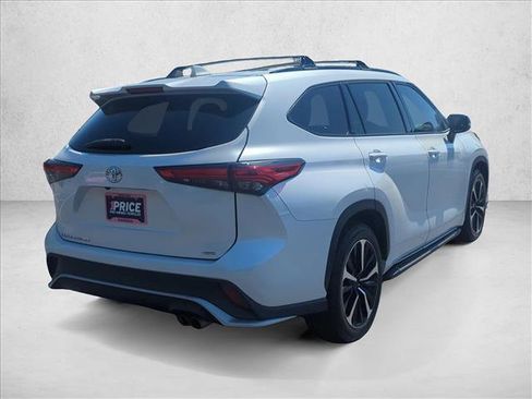 Used 2022 Toyota Highlander XSE FWD image 5