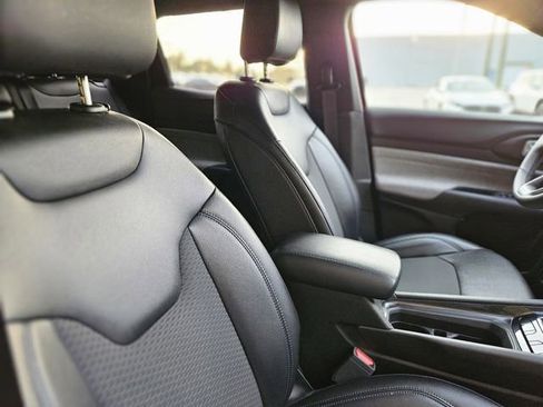 Used 2025 Jeep Compass Latitude AWD/4WD image 14