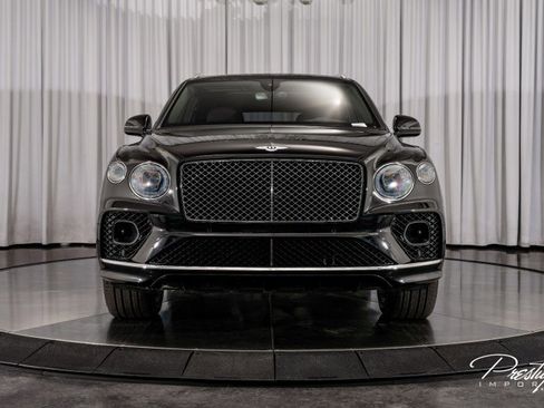 Used 2022 Bentley Bentayga image 3