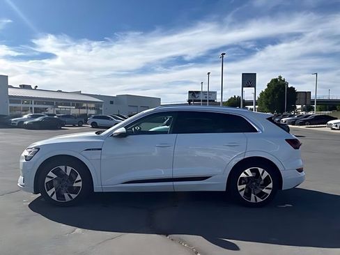 Used 2023 Audi e-tron Premium Plus w/ Premium Plus Package AWD/4WD image 6