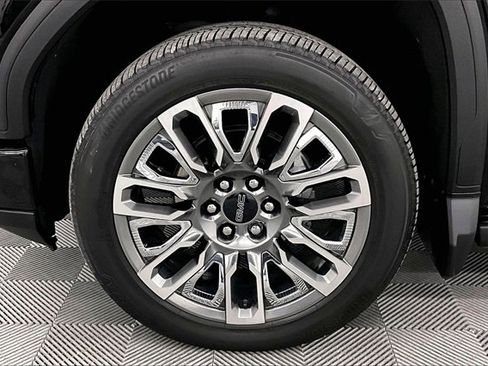 Used 2023 GMC Sierra 1500 Denali Ultimate image 9