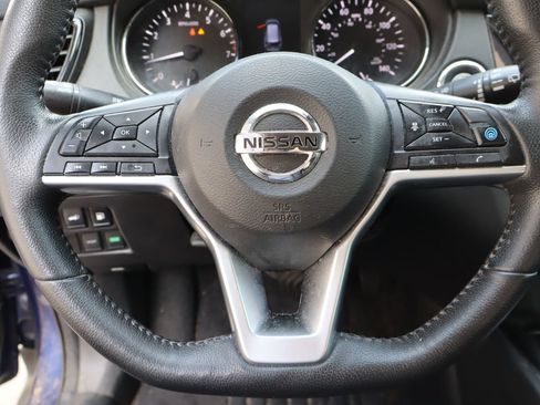 Used 2019 Nissan Rogue SV w/ Premium Package FWD image 12