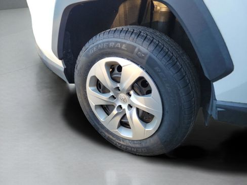 Certified 2021 Toyota RAV4 LE image 28