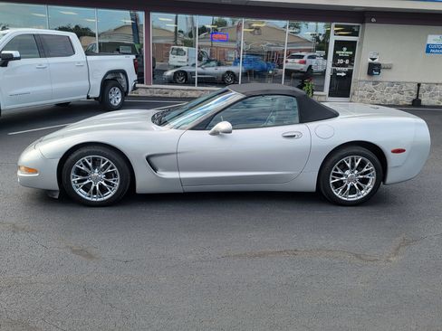 Used 2001 Chevrolet Corvette Convertible w/ Preferred Equipment Group1 RWD image 8