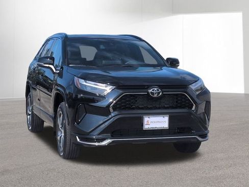 New 2025 Toyota RAV4 SE image 3