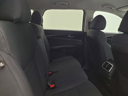 Used 2020 Kia Sorento AWD V6 image 19
