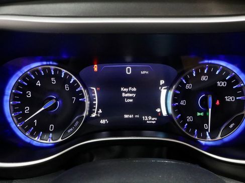 Used 2023 Chrysler Pacifica Touring-L image 30