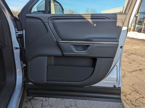 Used 2025 Rivian R1S Adventure image 25