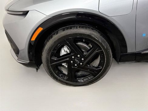 Used 2024 Chevrolet Equinox EV RS AWD/4WD image 23