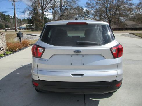 Used 2019 Ford Escape S image 9