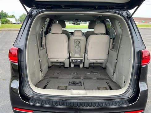 Used 2019 Kia Sedona LX FWD image 16