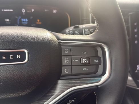 Used 2024 Jeep Wagoneer Series II image 19