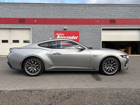 Used 2024 Ford Mustang GT Premium RWD image 2