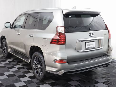 Used 2022 Lexus GX 460 Premium w/ Accessory Package image 17