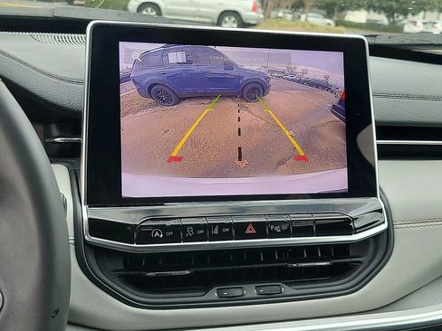 Used 2024 Jeep Compass Limited image 16