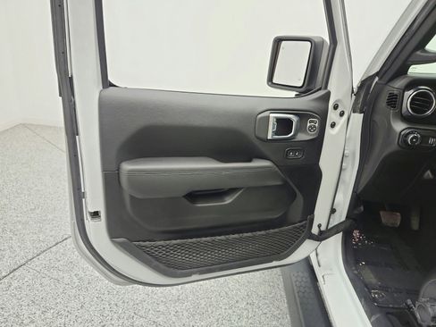 Used 2023 Jeep Wrangler Unlimited Sahara AWD/4WD image 14