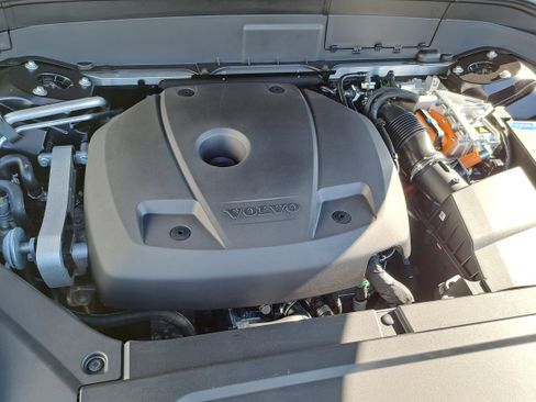 New 2026 Volvo XC90 T8 Plus image 9