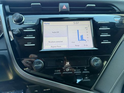 Used 2020 Toyota Camry SE image 14