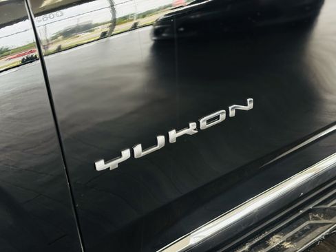 Used 2023 GMC Yukon SLT AWD/4WD image 16