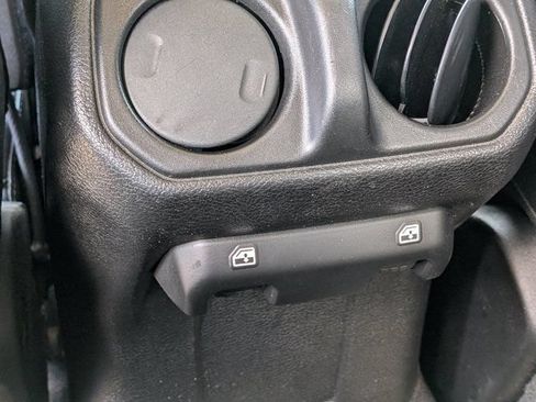 Used 2023 Jeep Gladiator Sport AWD/4WD image 15