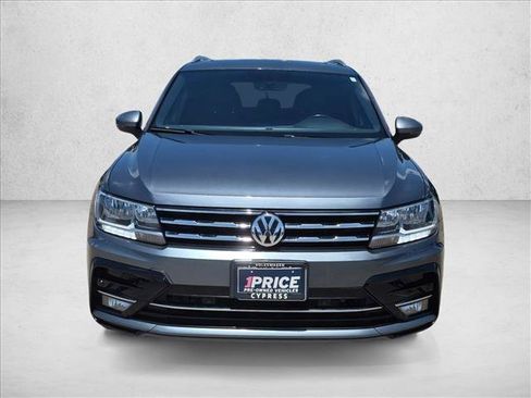 Used 2018 Volkswagen Tiguan SEL w/ R-Line Package FWD image 2