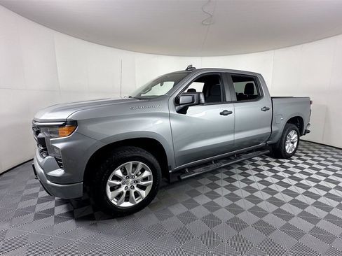 Used 2023 Chevrolet Silverado 1500 Custom image 2